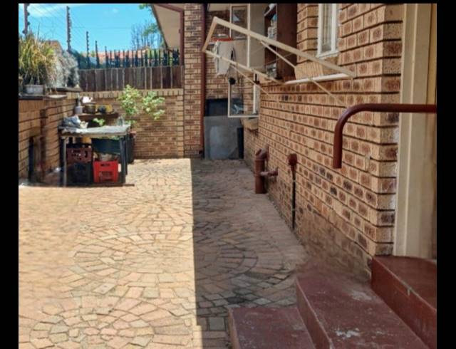 2 BEDROOM TOWNHOUSE FOR SALE IN RANDPOORT